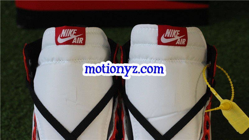 Air Jordan 1 Retro High OG Black Toe Satin